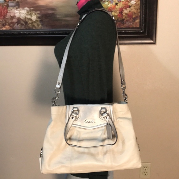 Beautiful Large Thick Leather Coach Purse - Picture 2 of 8